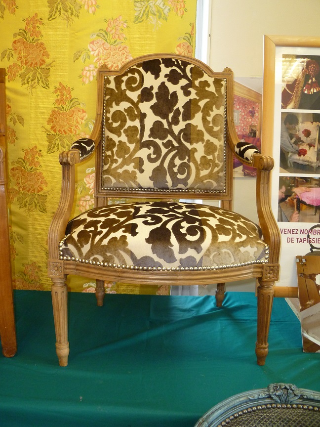 Adrom, formation tapisserie, exposition Morainvilliers, fauteuil style Louis XVI dossier Jacob